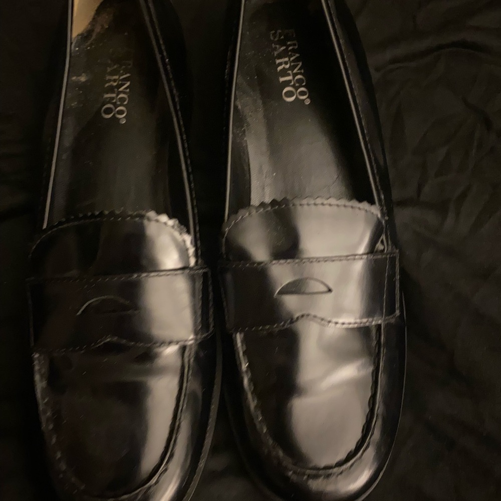 Woman's Black flat shoes size 9.5
